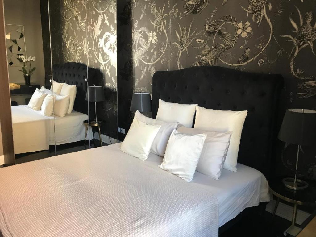 Lippi 42 Guest House Single Room'S In Villa With Garden Milan Bagian luar foto